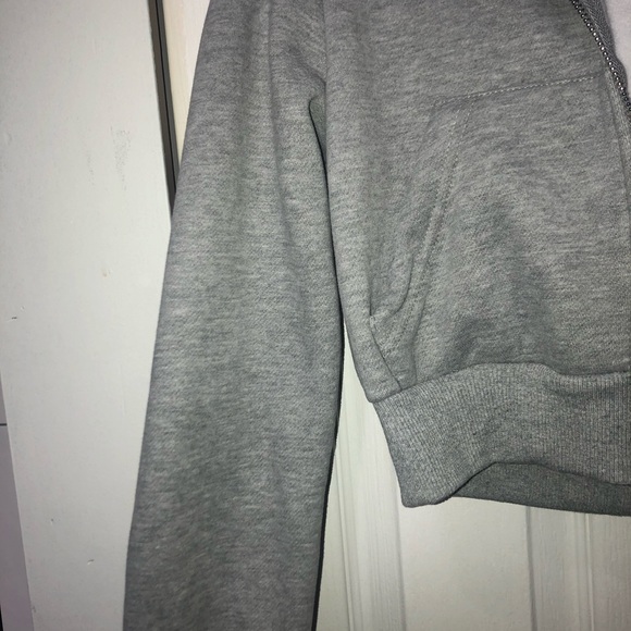 SUPER CUTE CROPPED GREY FLEECE ZIP UP - Picture 7 of 8